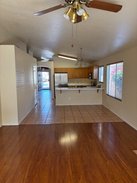 Foto del edificio - 143 W Smoke Tree Rd