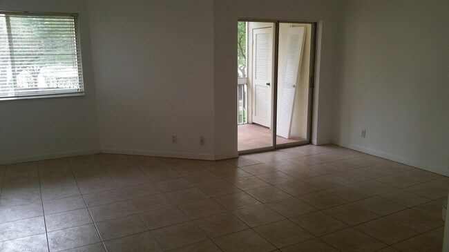 Building Photo - 9733 Westview Dr