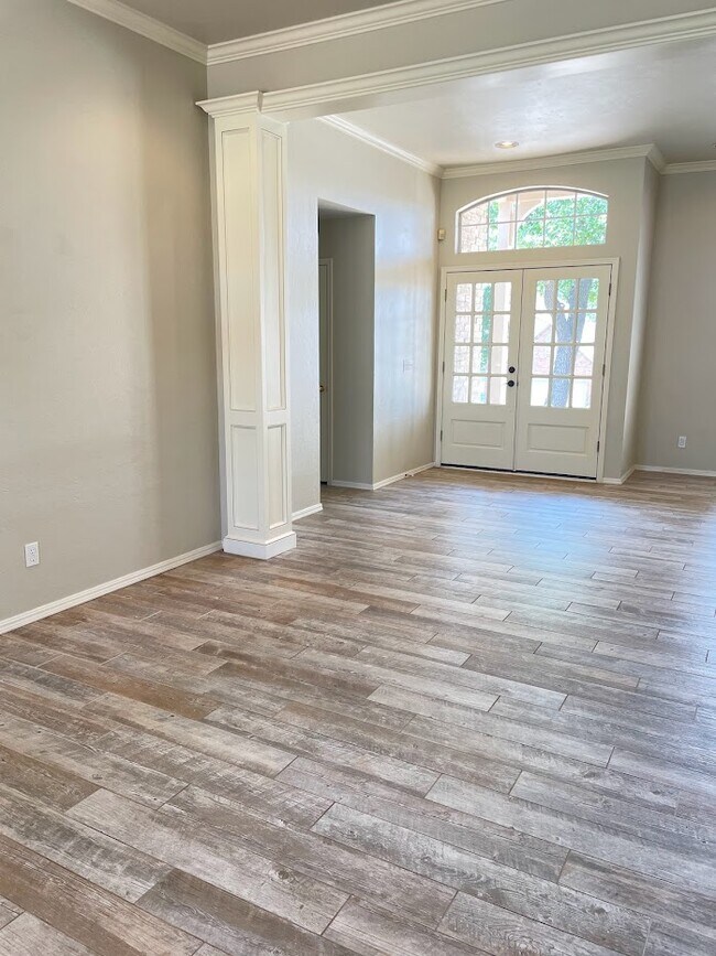 Building Photo - 404 Kenwick Ct