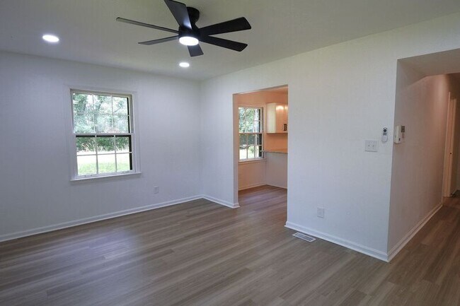 Foto del edificio - 2819 Broadview Dr NW