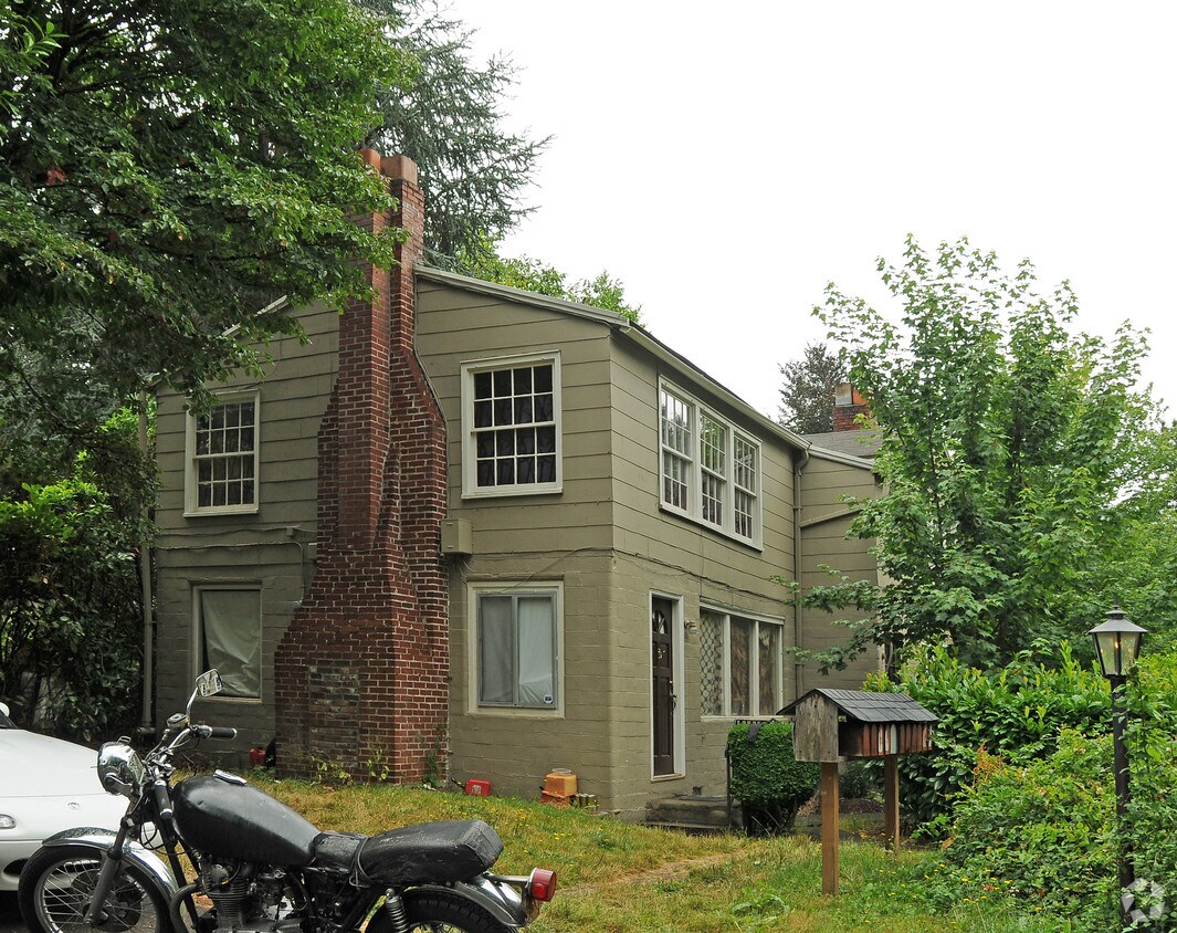 Building Photo - Custer Apartments