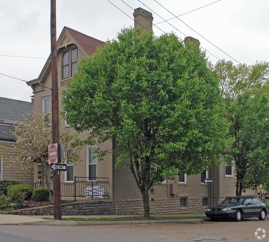 Building Photo - 3301 Decoursey Ave