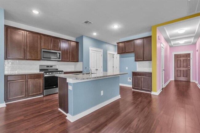 Building Photo - 308 Clearlake Dr