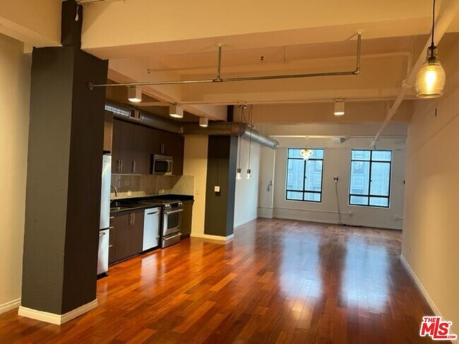 Building Photo - 849 S Broadway