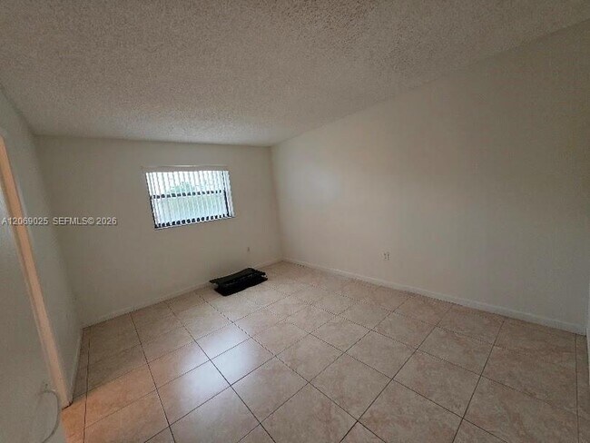 Foto del edificio - 8145 NW 7th St