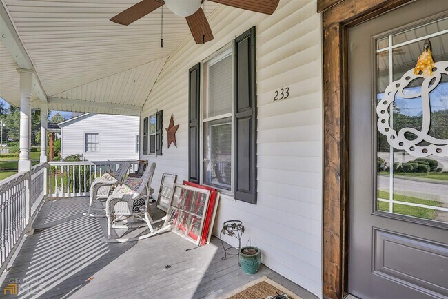 Building Photo - 233 Alcovy St