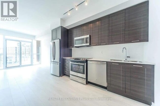 Building Photo - 50 Bruyeres Mews