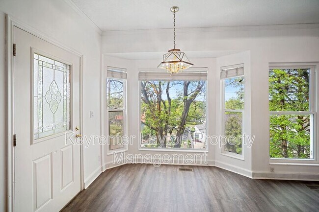Foto del edificio - 751 Highland Blvd