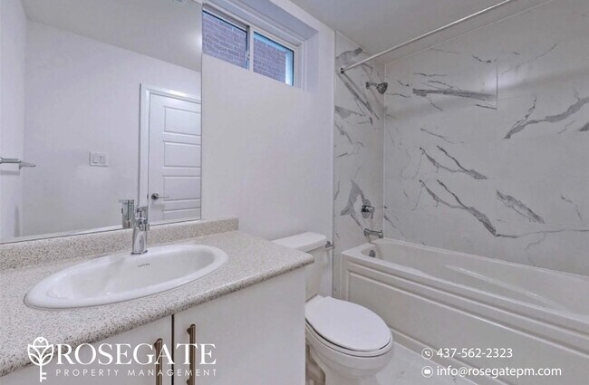 Photo du bâtiment - All-Inclusive 1-Bedroom Basement Apartment with 2 Parking Spaces – Bradford