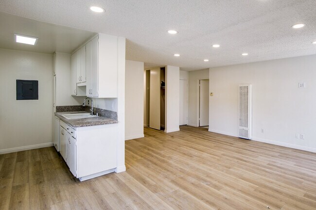 Building Photo - 5452 Corteen Pl