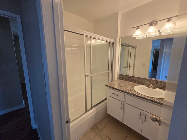 Foto del edificio - 28151 Highridge Rd