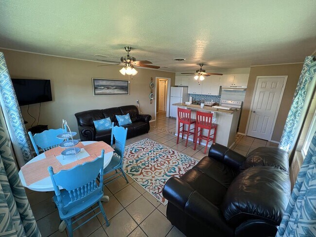 Foto del edificio - 1749 N Shore Dr