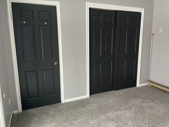 Building Photo - 906 West Ave