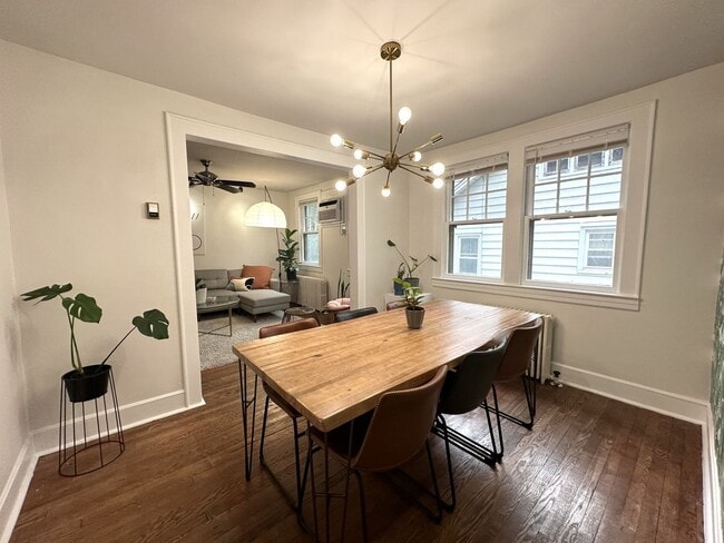 Building Photo - 3 bedrooms, 1.5 bath