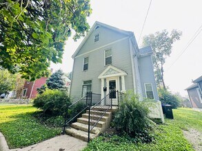 Building Photo - 912 N Madison St