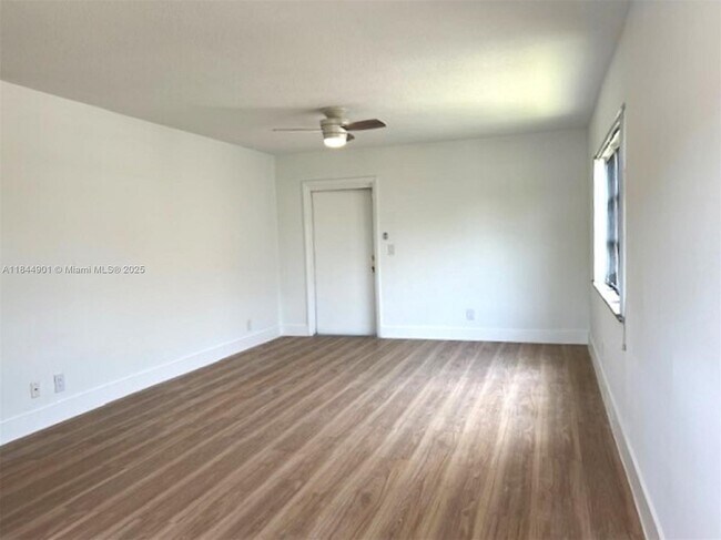 Building Photo - 270 NE 40th St