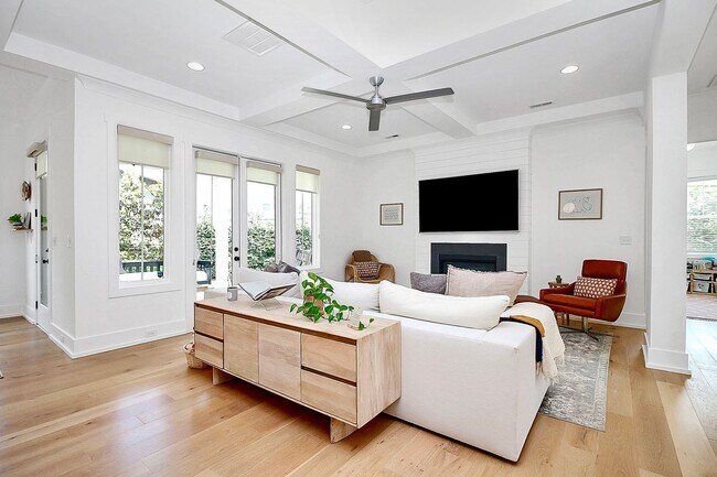 Building Photo - Stunning and newly constructed Midwood home!