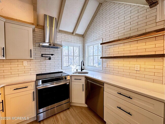 Foto del edificio - 2634 E Hurley Pond Rd