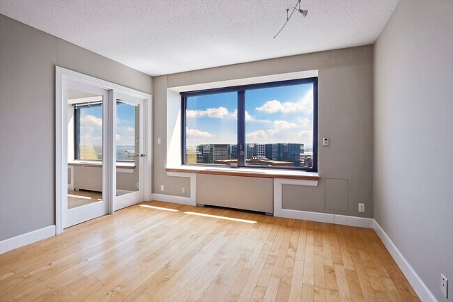 Building Photo - 85 E India Row