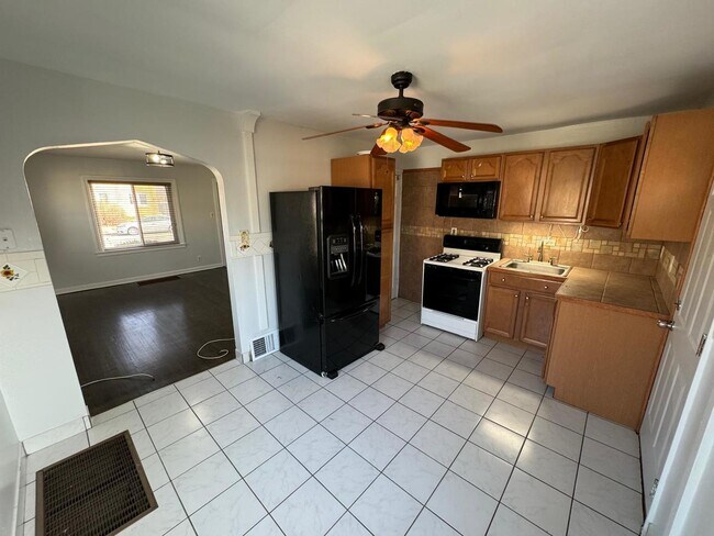 Foto del edificio - 1834 Illinois St