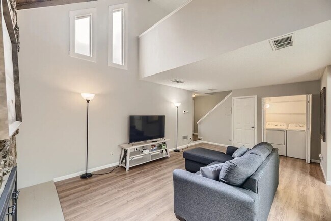 Foto del edificio - 1 Bedroom Condo in Aurora