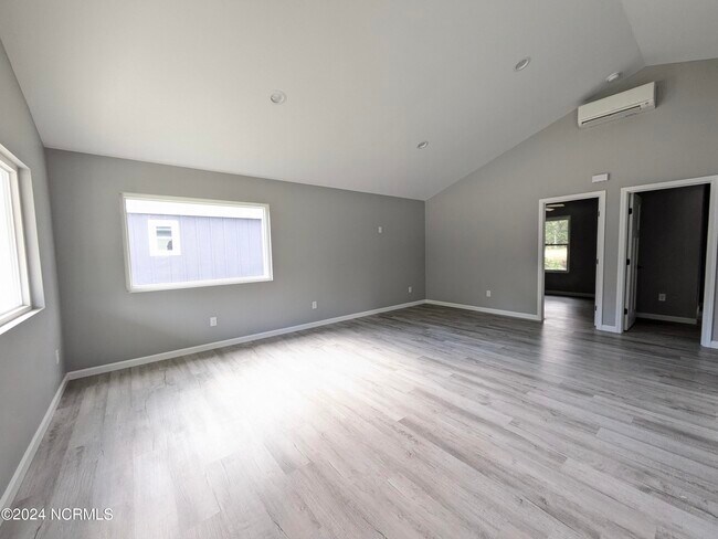 Building Photo - 120 Long Pond