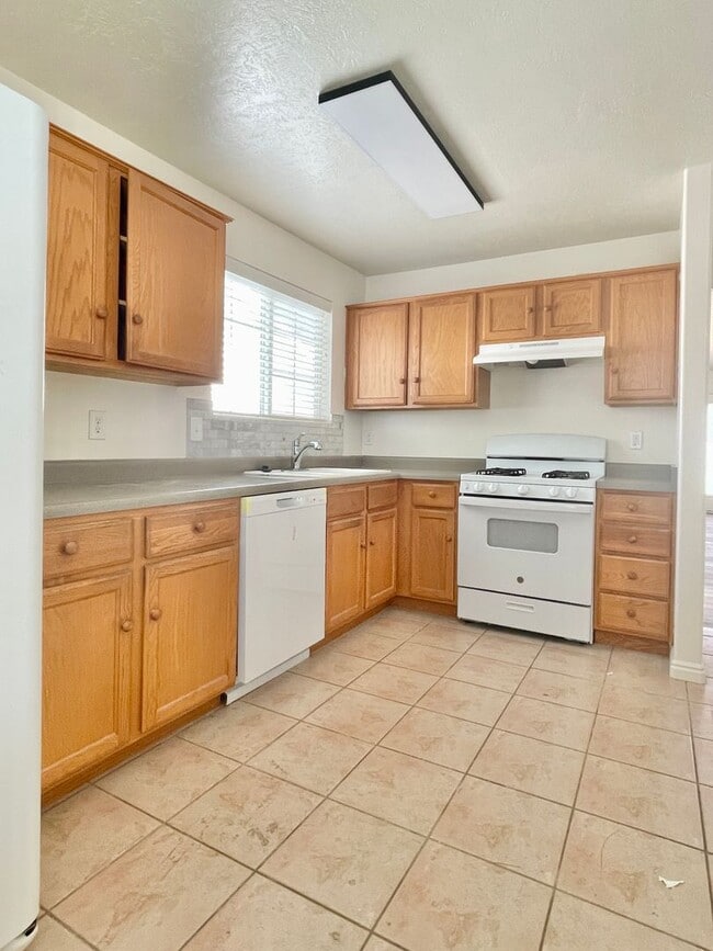 Building Photo - Beautifully Updated 3-Bedroom Home in Roy,...