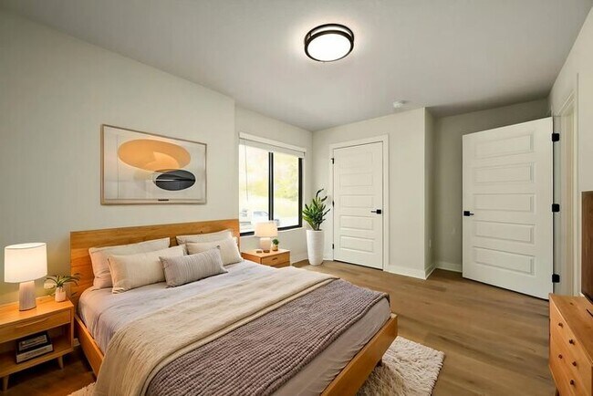 Building Photo - Move into Oak Ridge Falls Townhomes - Ask about our August Special!
