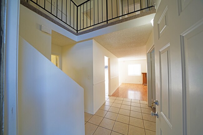 Building Photo - 16916 Shinedale Dr