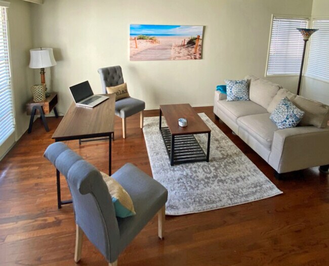 Trabajar desde casa - 5655 E 2nd St