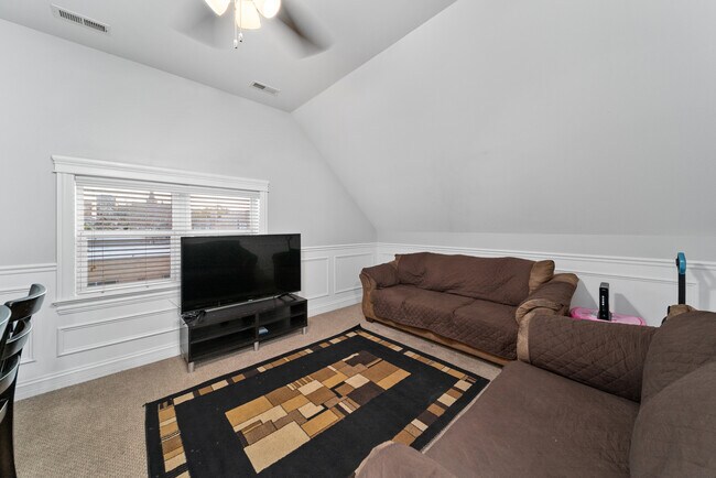 Building Photo - 3138 N Elston Ave