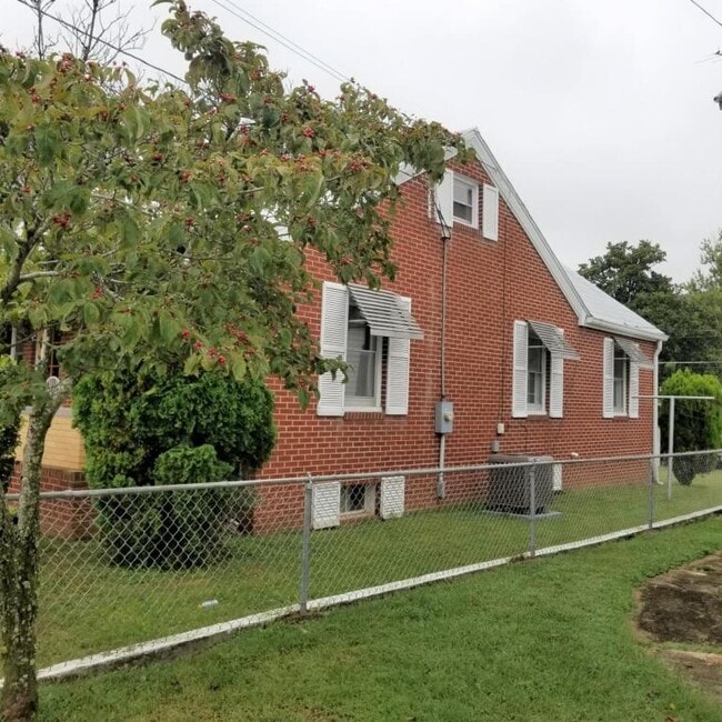 Building Photo - 103 W 29th St