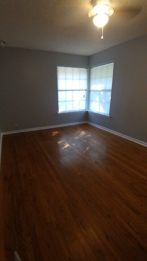 Foto del edificio - 630 Kessler Blvd