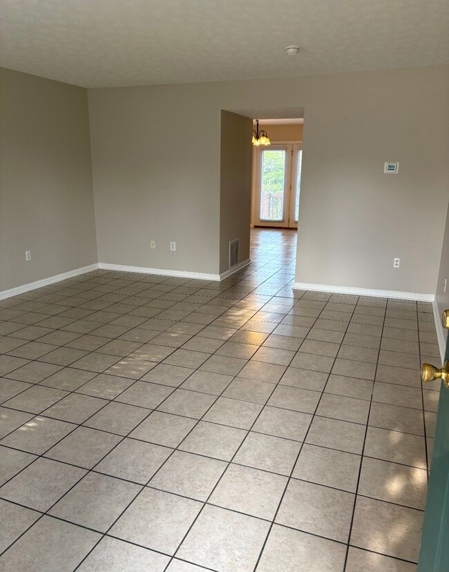 Building Photo - 542 Reynolds Dr