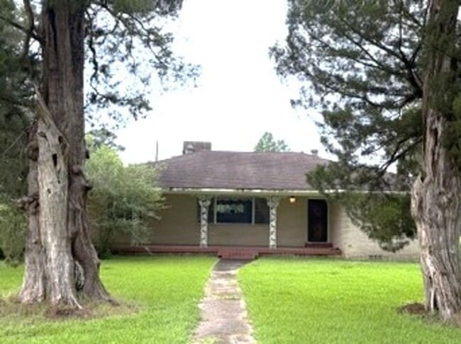 Building Photo - 10590 LA-77