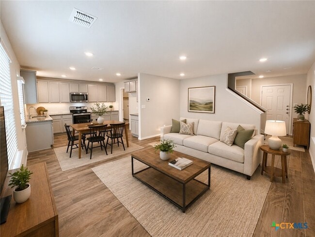 Building Photo - 2432 Ayers Dr