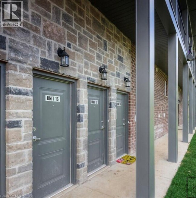 Photo du bâtiment - 58 Howe Dr