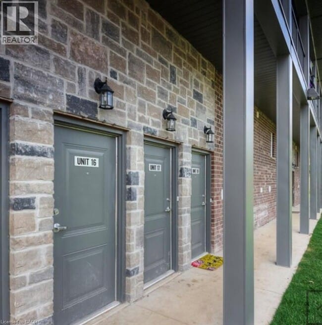 Photo du bâtiment - 58 Howe Dr