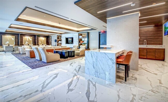 Building Photo - 301 Altara Ave