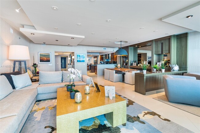 Building Photo - 2711 S Ocean Dr
