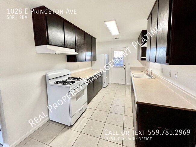 Foto del edificio - $2,295 Shields & Maroa - 5 bedroom & 2 bat...