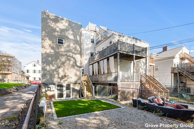 Building Photo - 531 E 5th St