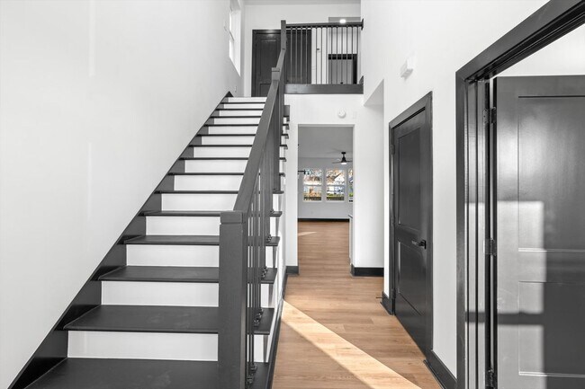 Foto del edificio - 2343 Parkview Ave
