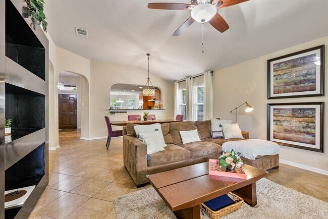 Building Photo - 601 Middle Creek Dr