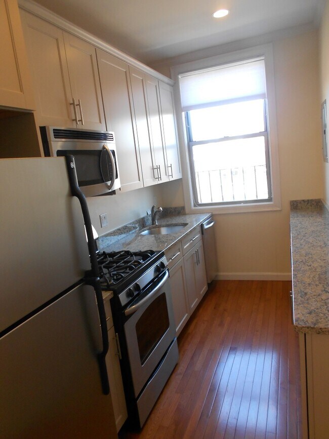 Building Photo - 18 Haviland St