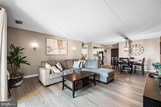 Building Photo - 11208 Valley Forge Cir