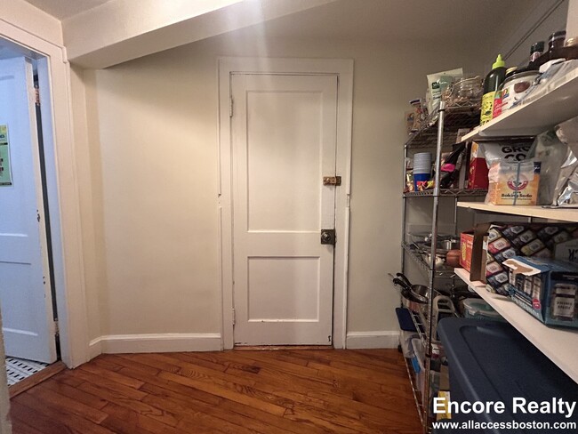 Building Photo - 726 Washington St