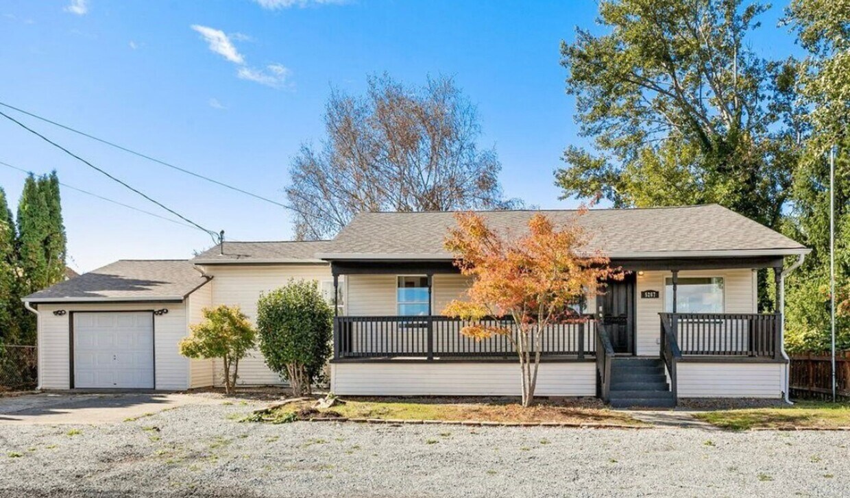 Primary Photo - Welcome Home 3 bd 2 ba Home with Huge Yard...