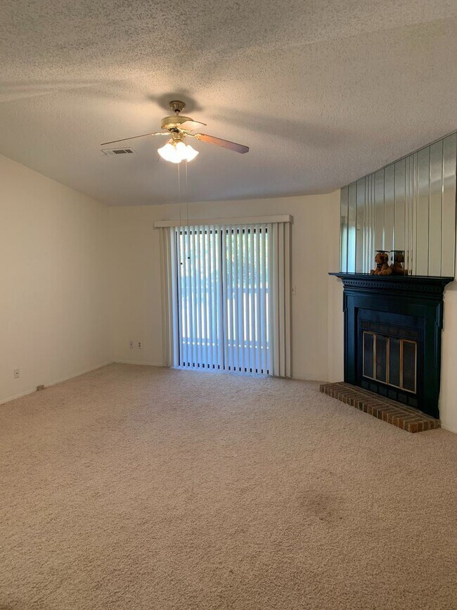 Building Photo - 6622 Willow Pointe Dr NW
