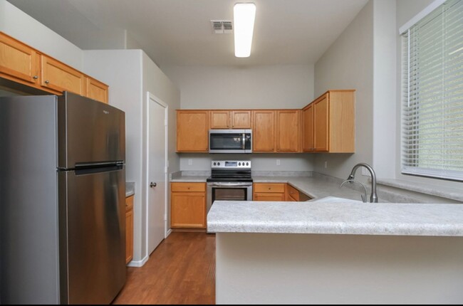 Building Photo - 31459 N Claridge Cir
